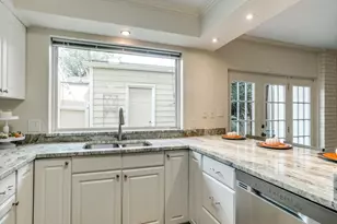 1995 Shorewood Dr, Grapevine, TX 76051 - Photo 9