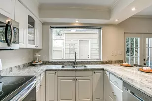 1995 Shorewood Dr, Grapevine, TX 76051 - Photo 7