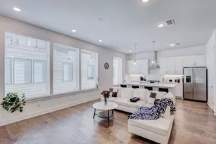 114 E Chester Ct, Dallas, TX 75203 - Photo 1