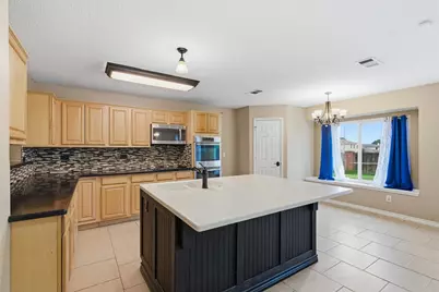 829 Elbe Drive, Arlington, TX 76001 - Photo 3