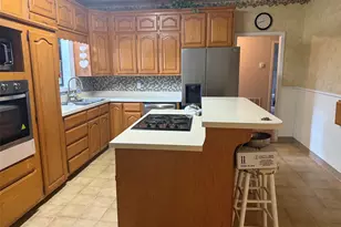 643 E South St, Whitesboro, TX 76273 - Photo 9