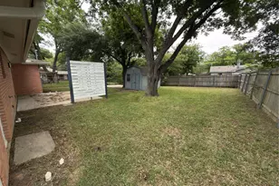 2008 Bradford Dr, Arlington, TX 76010 - Photo 23