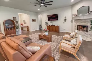 343 Abbott Ln, Waxahachie, TX 75165 - Photo 3