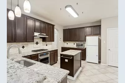 2216 Forest Creek Drive, Mansfield, TX 76063 - Photo 7