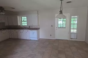 709 Lee St, Bowie, TX 76230 - Photo 9