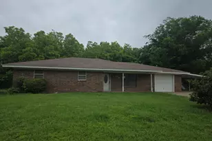 709 Lee St, Bowie, TX 76230 - Photo 1