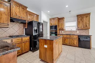 1140 Hidden Meadow Dr, Burleson, TX 76028 - Photo 9