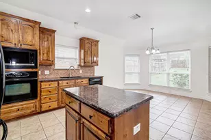 1140 Hidden Meadow Dr, Burleson, TX 76028 - Photo 11