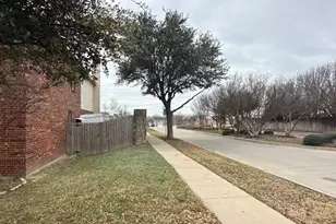 10369 Bradshaw Dr, Fort Worth, TX 76108 - Photo 5