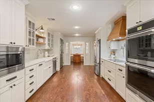 402 Shadow Mountain Dr, Woodway, TX 76712 - Photo 9