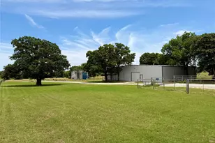533 Red Bird Ln, Bowie, TX 76230 - Photo 1
