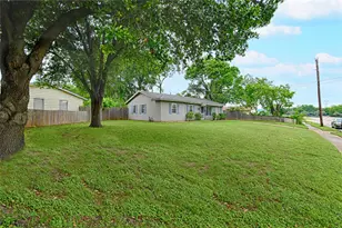 531 Himes Dr, Euless, TX 76039 - Photo 3