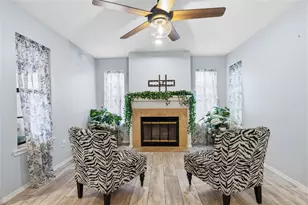 418 Matthews Dr, Arlington, TX 76012 - Photo 5