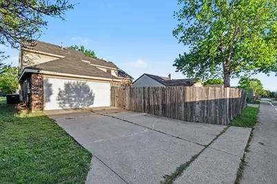 2080 Briarcliff Road, Lewisville, TX 75067 - Photo 21