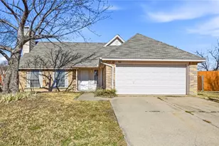911 Wellridge Dr, Arlington, TX 76017 - Photo 1