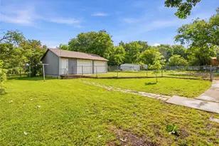 609 E Elm St, Hillsboro, TX 76645 - Photo 25