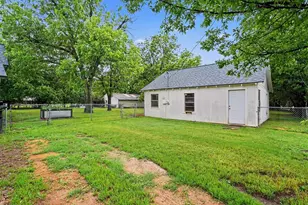 506 Woodard Ave, Cleburne, TX 76033 - Photo 23