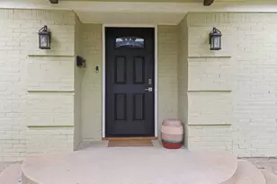 2725 Ryan Pl Dr, Fort Worth, TX 76110 - Photo 5