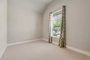 330 Windsor St, Waxahachie, TX 75165 - Photo 3