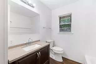 2717 Wesleyan Dr, Irving, TX 75062 - Photo 19