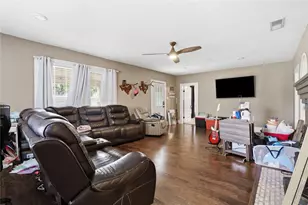 1092 W Frey St, Stephenville, TX 76401 - Photo 3