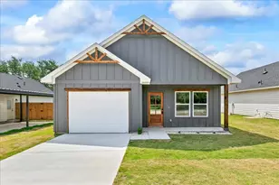 805 Arrowhead Ct, Granbury, TX 76048 - Photo 1