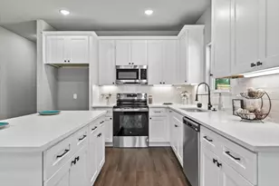 805 Arrowhead Ct, Granbury, TX 76048 - Photo 11