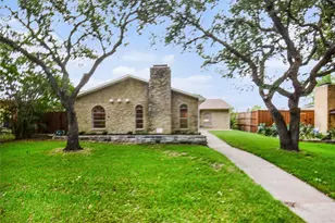2905 Arcadia Ln, Carrollton, TX 75007 - Photo 3