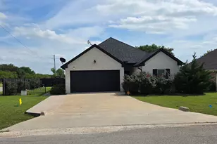 430 Alexander St, Hillsboro, TX 76645 - Photo 1