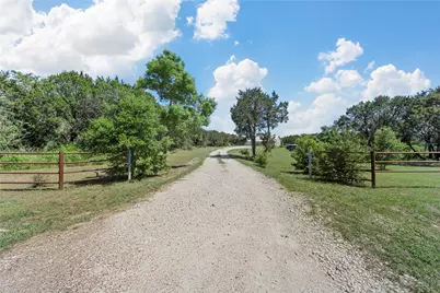 1571 Highland Parkway, China Spring, TX 76633 - Photo 1