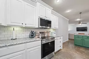 1623 Hawthorne St, Cleburne, TX 76033 - Photo 21