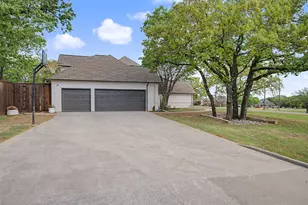 1029 Oakridge Ct, Burleson, TX 76028 - Photo 37