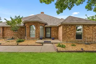 909 Valley View Ave, Red Oak, TX 75154 - Photo 3