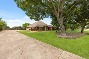 909 Valley View Ave, Red Oak, TX 75154 - Photo 5