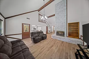 1602 Lancelot Cir, Grand Prairie, TX 75050 - Photo 9