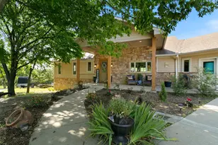 132 Southside Dr, Gainesville, TX 76240 - Photo 1