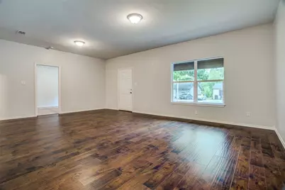 508 W Lone Star Avenue, Cleburne, TX 76033 - Photo 5