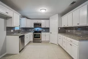 508 W Lone Star Ave, Cleburne, TX 76033 - Photo 9