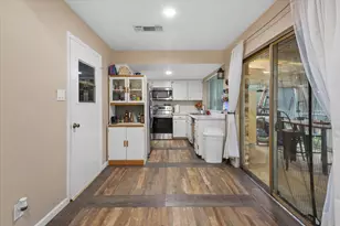 401 Columbia Cir, Lake Dallas, TX 75065 - Photo 9