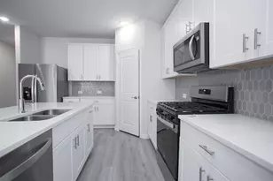 404 Castle Rd, Sherman, TX 75092 - Photo 5