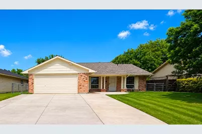 614 W Grenoble Drive, Grand Prairie, TX 75052 - Photo 17