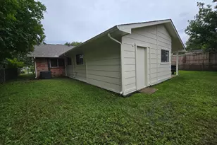 614 W Grenoble Dr, Grand Prairie, TX 75052 - Photo 17