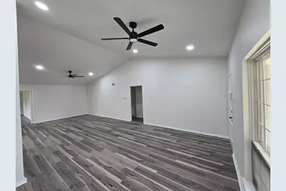 614 W Grenoble Drive, Grand Prairie, TX 75052 - Photo 5