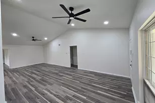 614 W Grenoble Dr, Grand Prairie, TX 75052 - Photo 5