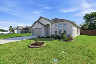 1106 Holly St, Cleburne, TX 76033 - Photo 3