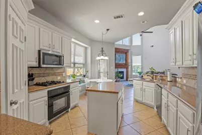 2302 Grizzly Run Lane, Euless, TX 76039 - Photo 5