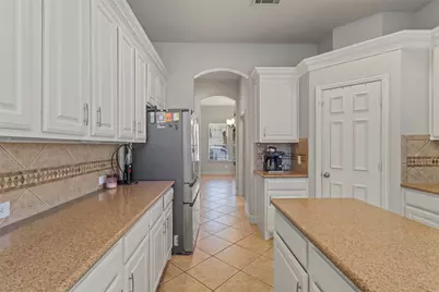 2302 Grizzly Run Lane, Euless, TX 76039 - Photo 7