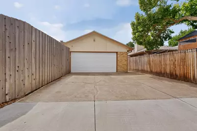 1915 Glenrose Lane, Carrollton, TX 75007 - Photo 35