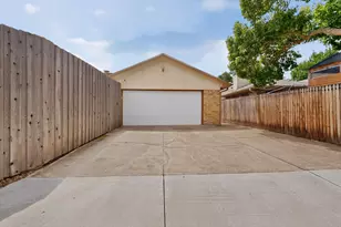 1915 Glenrose Ln, Carrollton, TX 75007 - Photo 35