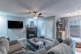 1901 Cloisters Dr, Arlington, TX 76011 - Photo 3
